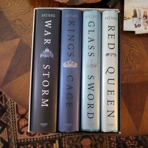 Vicotria avenyard red queen box set